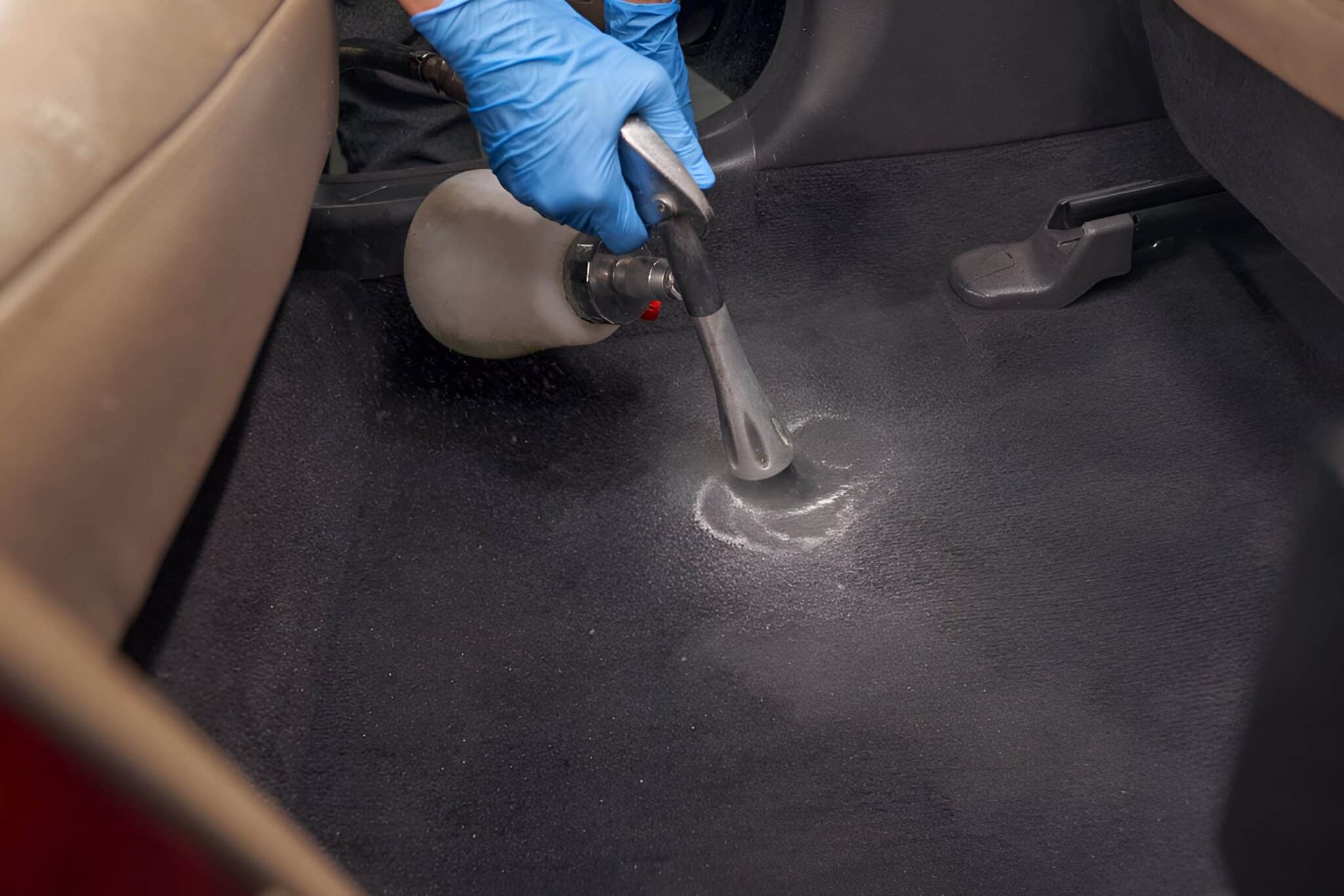 Voiture propre entretenue régulièrement grâce à l'abonnement nettoyage voiture à Strasbourg